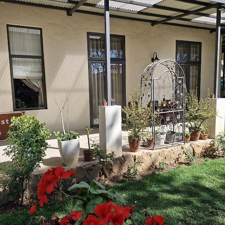 Le Chateau Guest House And Conference Centre كمبتون بارك المظهر الخارجي الصورة