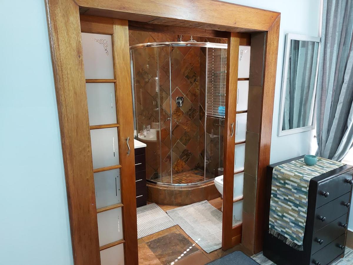 Le Chateau Guest House And Conference Centre كمبتون بارك المظهر الخارجي الصورة