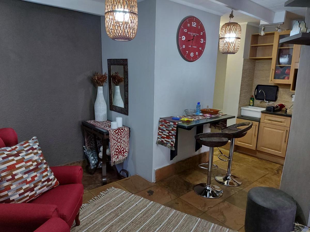 Le Chateau Guest House And Conference Centre كمبتون بارك المظهر الخارجي الصورة