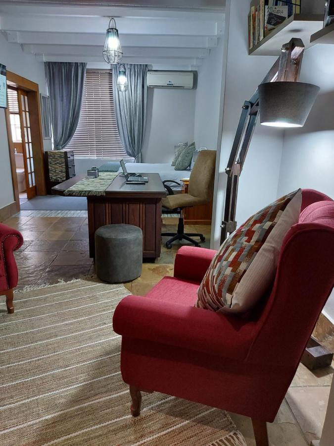Le Chateau Guest House And Conference Centre كمبتون بارك المظهر الخارجي الصورة