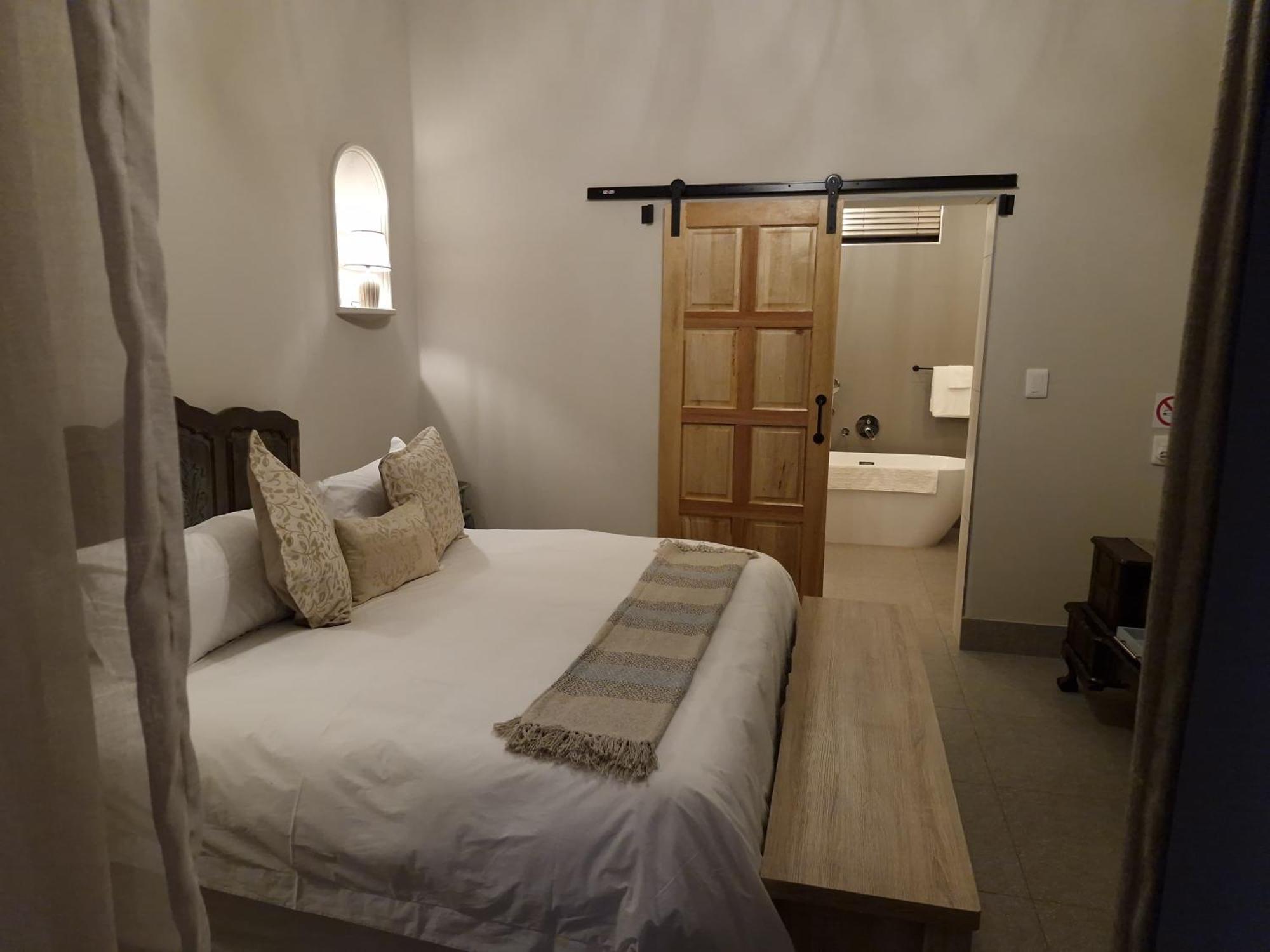 Le Chateau Guest House And Conference Centre كمبتون بارك المظهر الخارجي الصورة