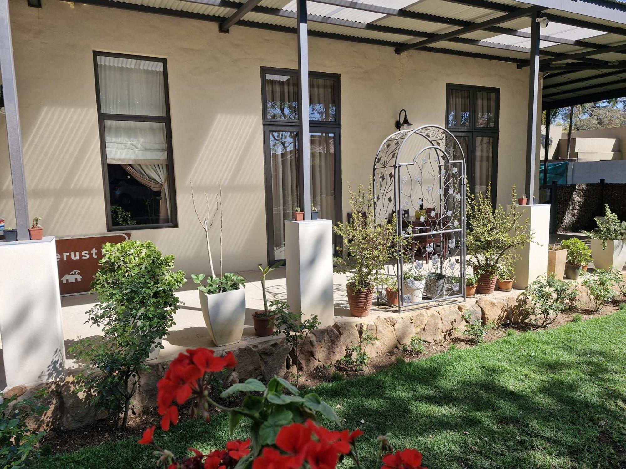 Le Chateau Guest House And Conference Centre كمبتون بارك المظهر الخارجي الصورة