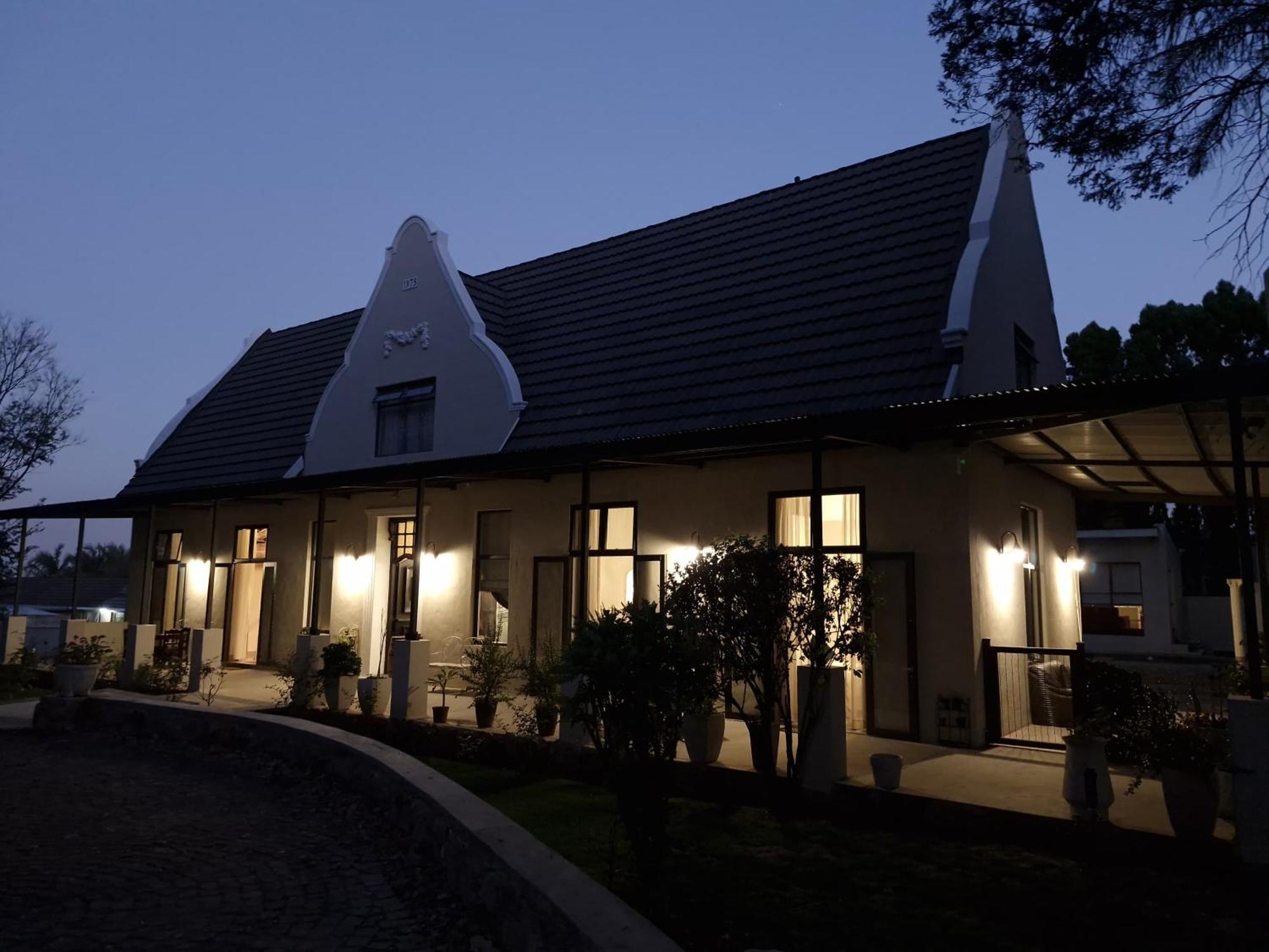 Le Chateau Guest House And Conference Centre كمبتون بارك المظهر الخارجي الصورة