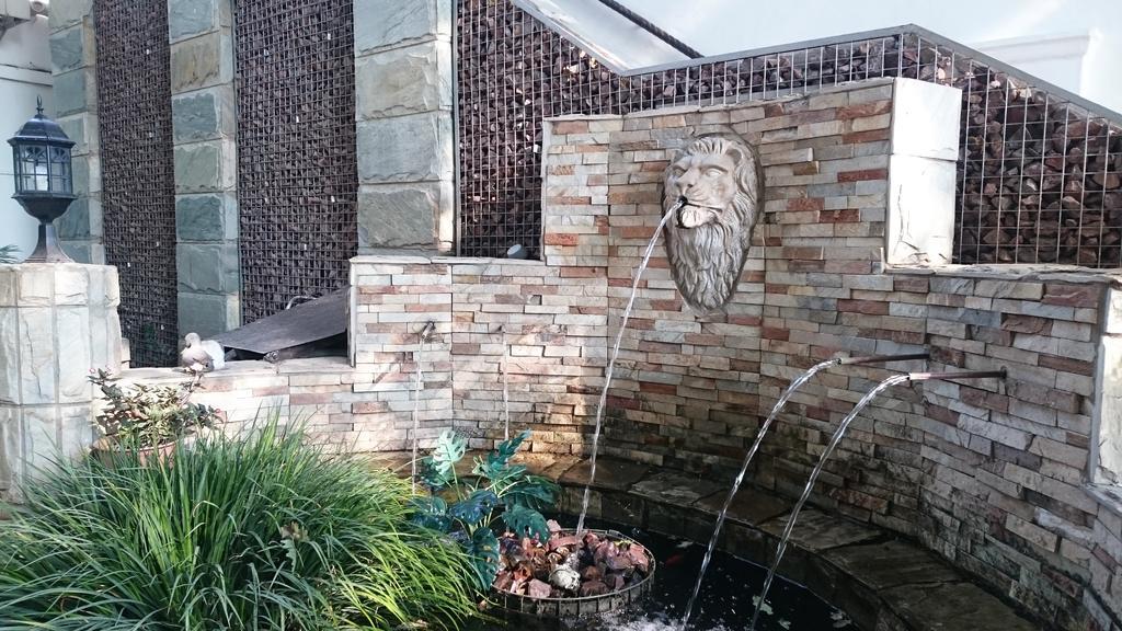 Le Chateau Guest House And Conference Centre كمبتون بارك المظهر الخارجي الصورة