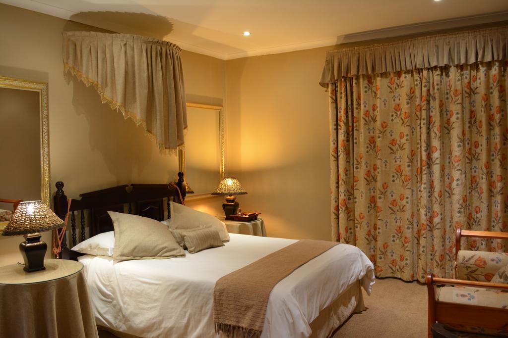 Le Chateau Guest House And Conference Centre كمبتون بارك المظهر الخارجي الصورة