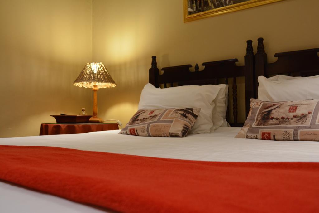 Le Chateau Guest House And Conference Centre كمبتون بارك المظهر الخارجي الصورة
