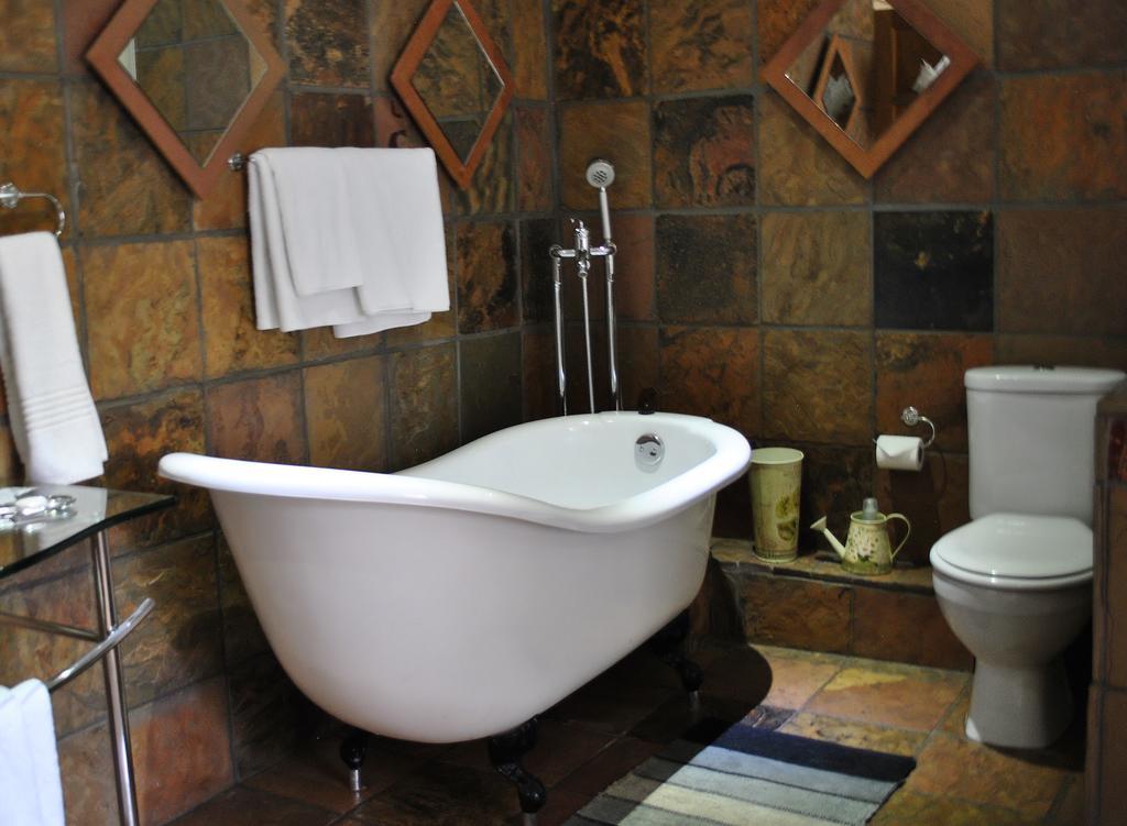 Le Chateau Guest House And Conference Centre كمبتون بارك المظهر الخارجي الصورة