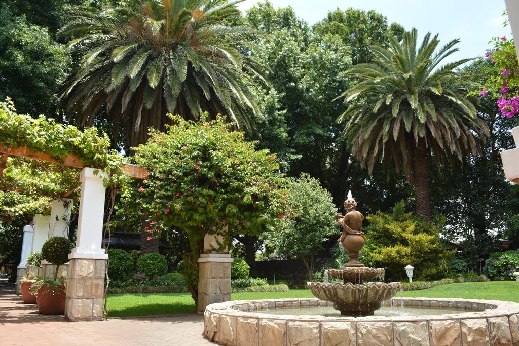 Le Chateau Guest House And Conference Centre كمبتون بارك المظهر الخارجي الصورة