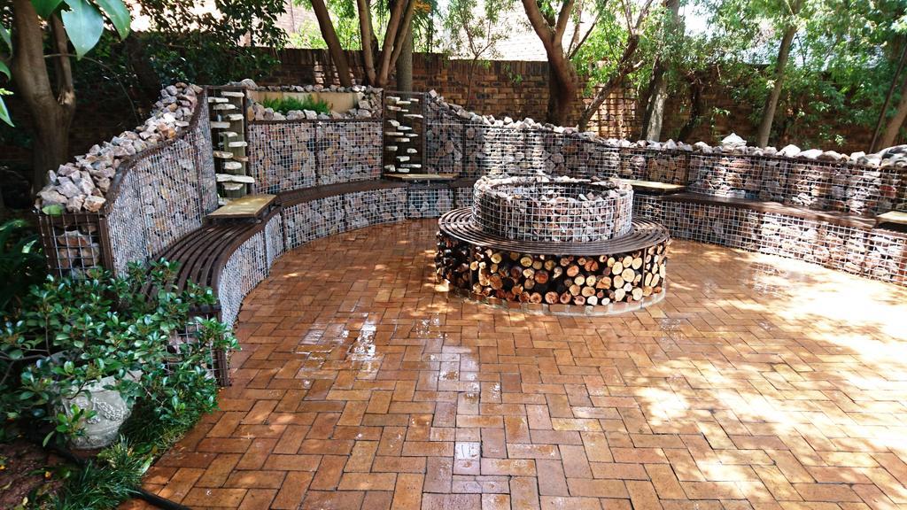 Le Chateau Guest House And Conference Centre كمبتون بارك المظهر الخارجي الصورة