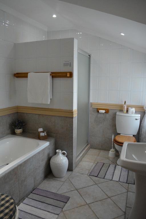 Le Chateau Guest House And Conference Centre كمبتون بارك المظهر الخارجي الصورة