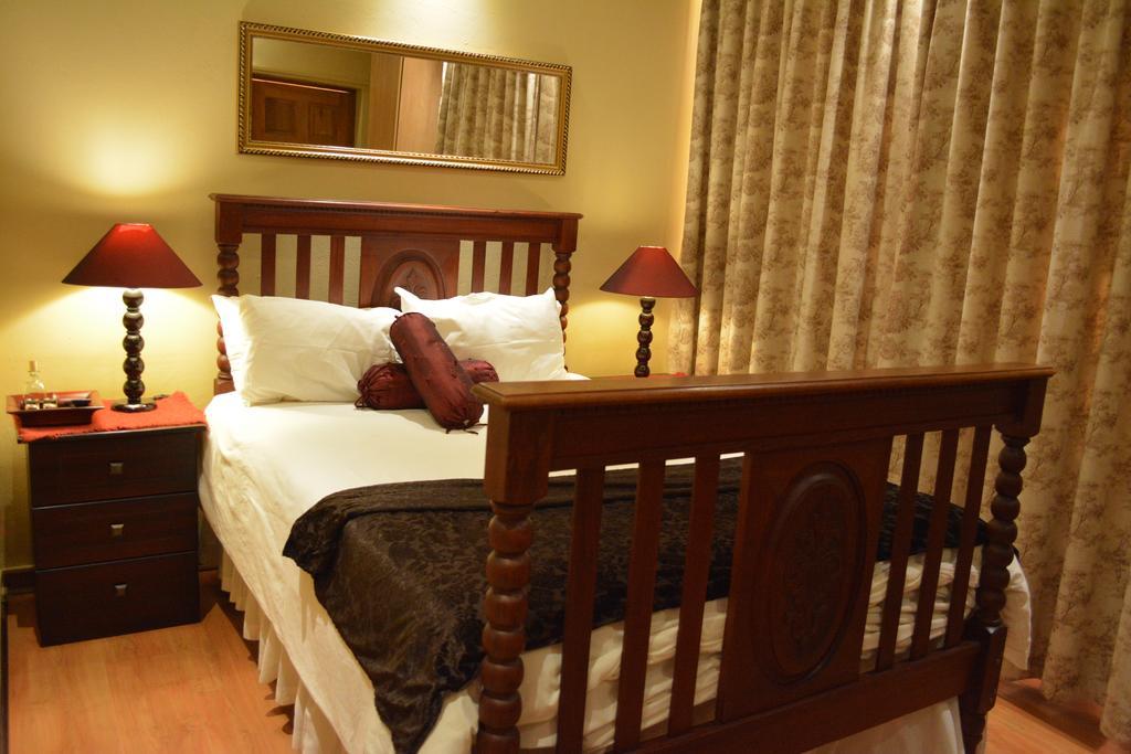 Le Chateau Guest House And Conference Centre كمبتون بارك المظهر الخارجي الصورة