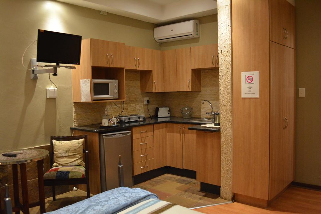 Le Chateau Guest House And Conference Centre كمبتون بارك المظهر الخارجي الصورة