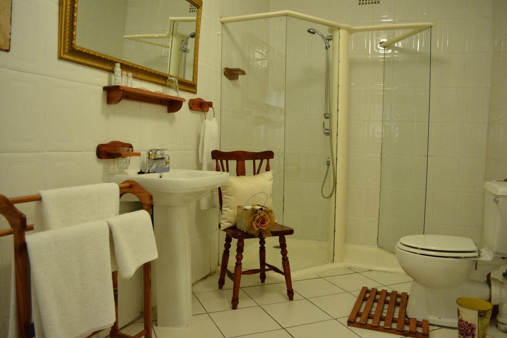 Le Chateau Guest House And Conference Centre كمبتون بارك المظهر الخارجي الصورة