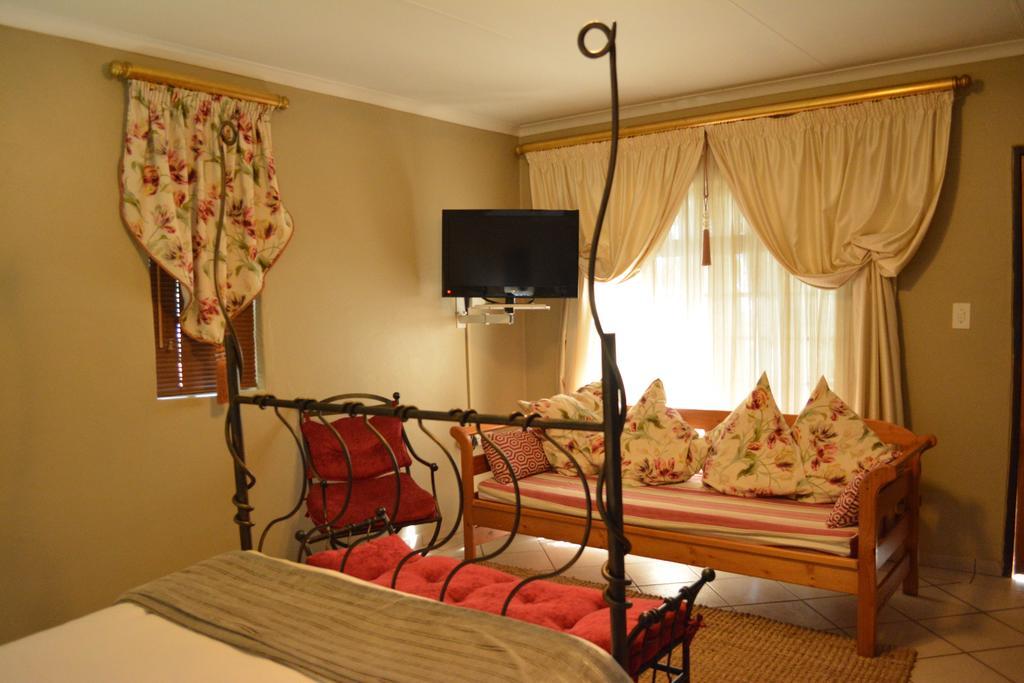 Le Chateau Guest House And Conference Centre كمبتون بارك المظهر الخارجي الصورة