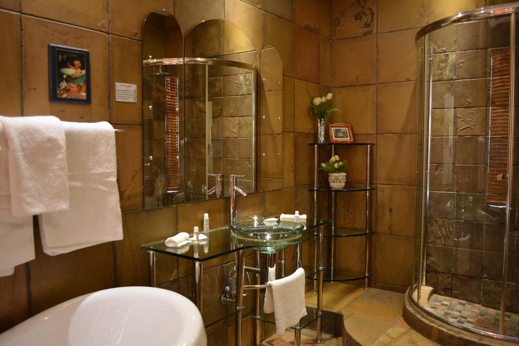 Le Chateau Guest House And Conference Centre كمبتون بارك المظهر الخارجي الصورة